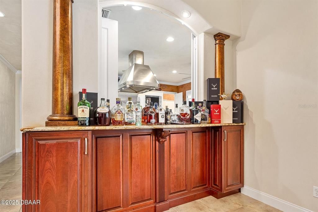 For Sale: $2,250,000 (5 beds, 6 baths, 8010 Square Feet)
