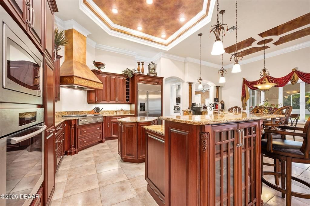 For Sale: $2,250,000 (5 beds, 6 baths, 8010 Square Feet)