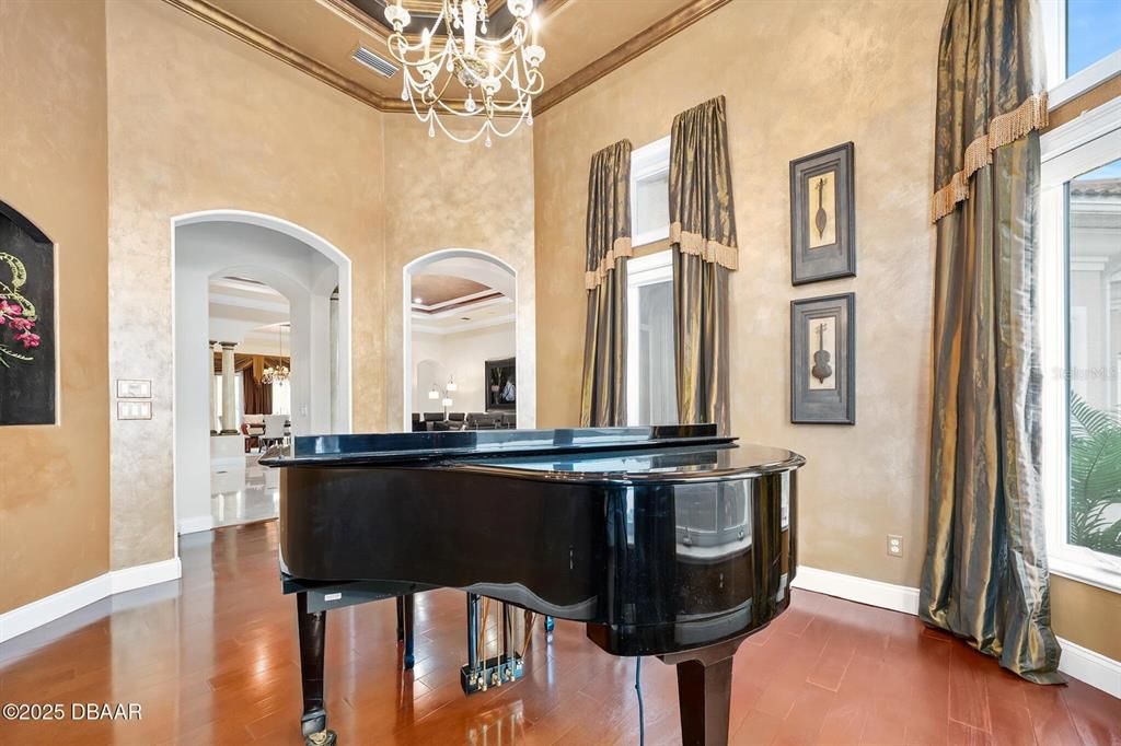 For Sale: $2,250,000 (5 beds, 6 baths, 8010 Square Feet)
