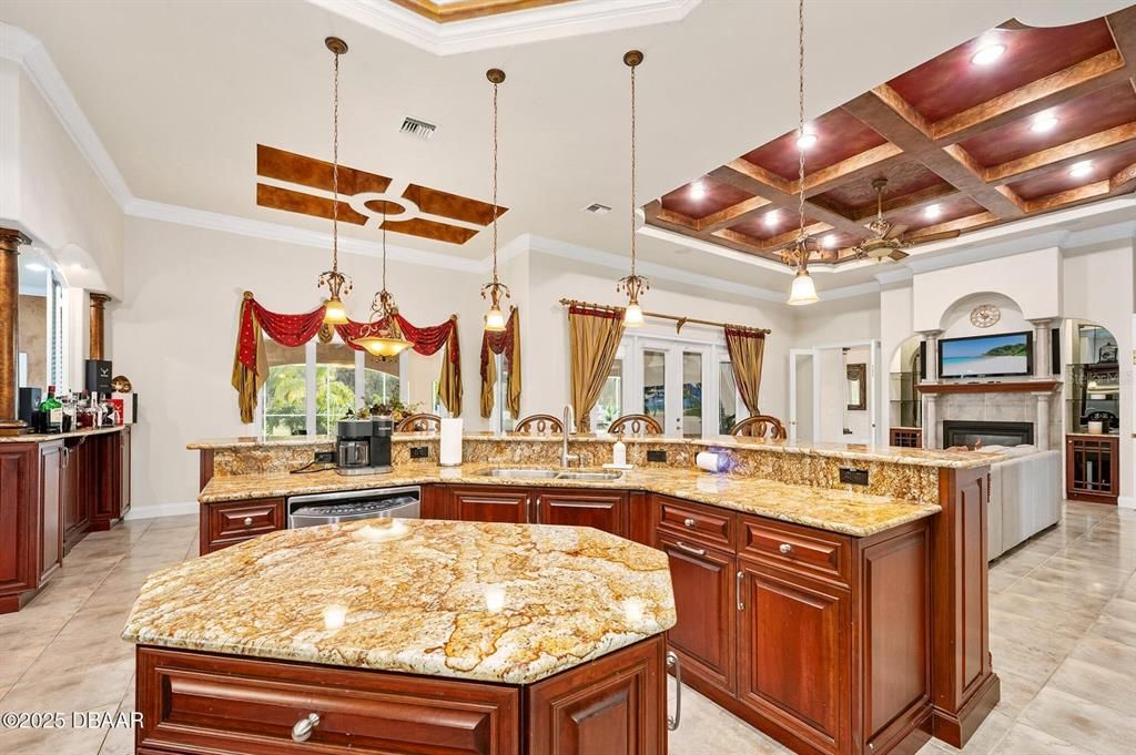 For Sale: $2,250,000 (5 beds, 6 baths, 8010 Square Feet)