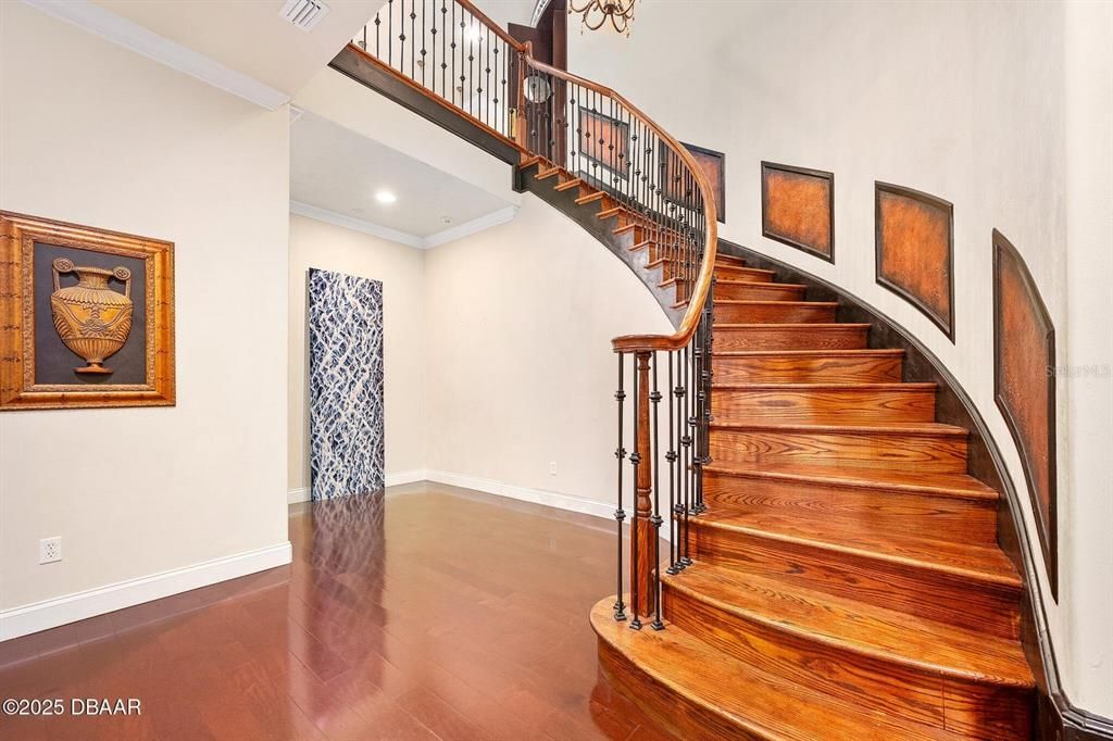 For Sale: $2,250,000 (5 beds, 6 baths, 8010 Square Feet)