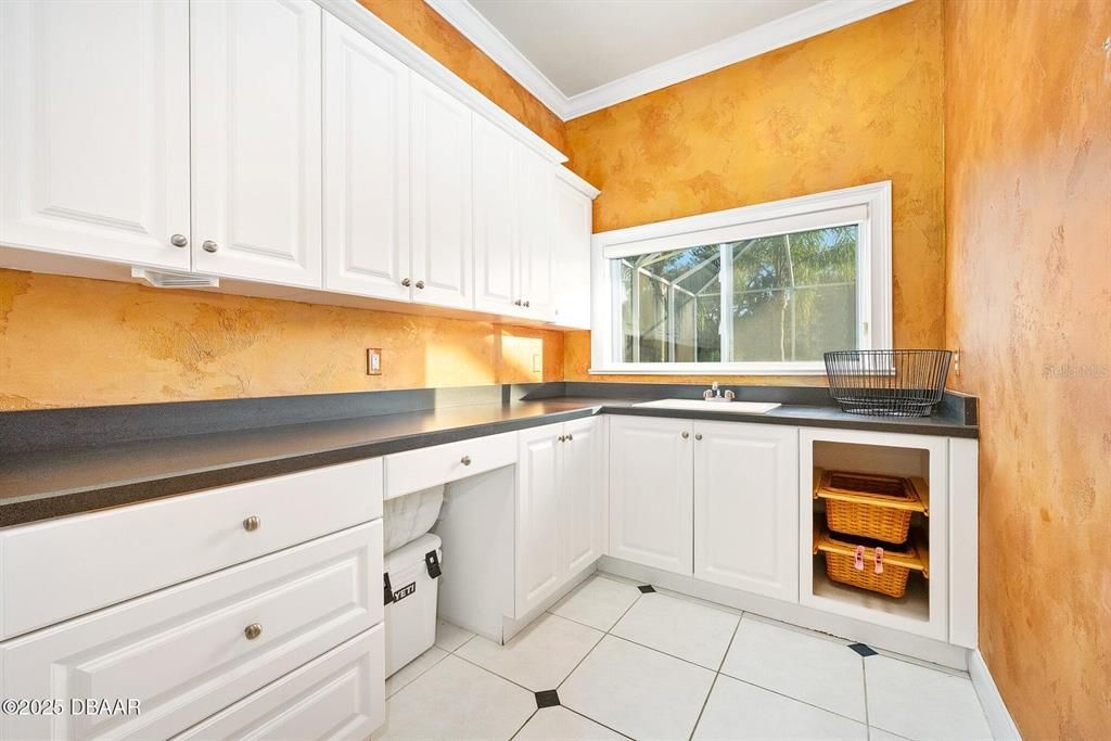 For Sale: $2,250,000 (5 beds, 6 baths, 8010 Square Feet)