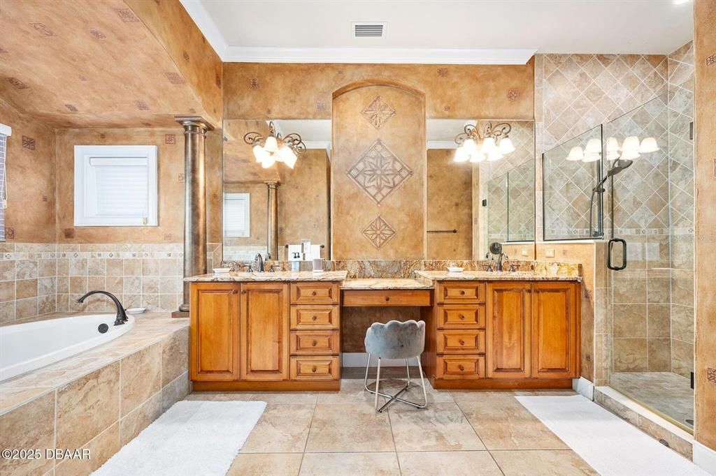 For Sale: $2,250,000 (5 beds, 6 baths, 8010 Square Feet)