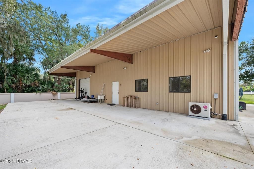 For Sale: $2,250,000 (5 beds, 6 baths, 8010 Square Feet)