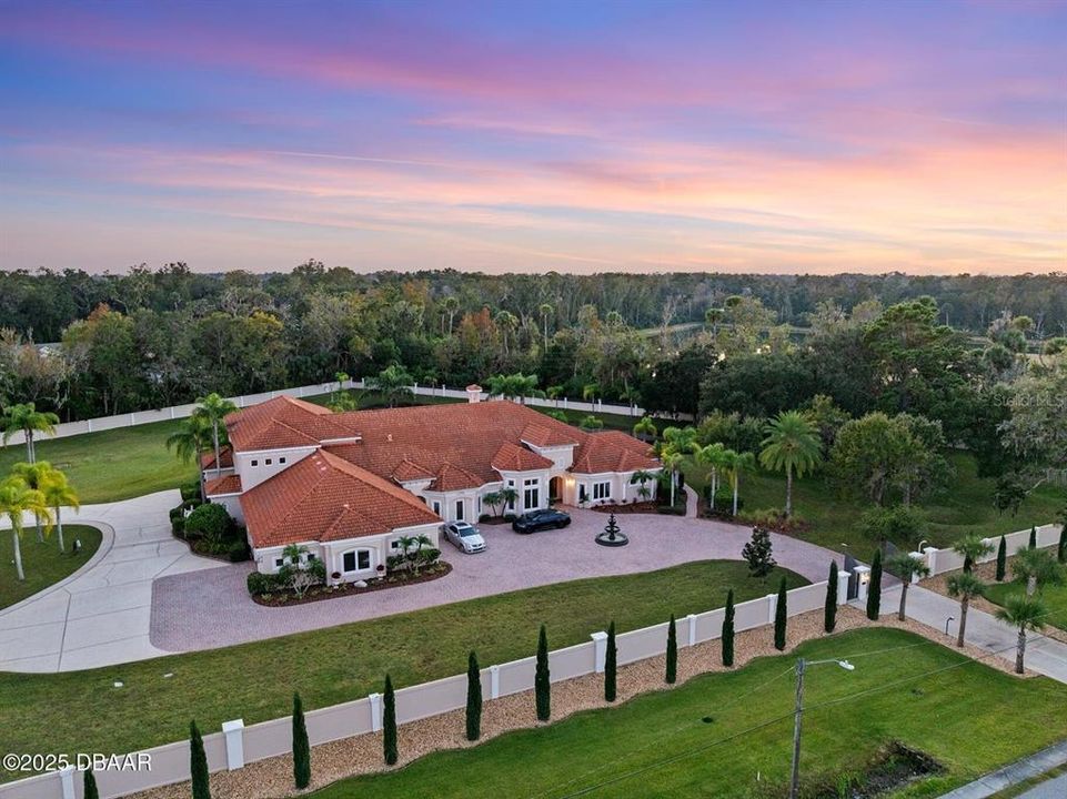 For Sale: $2,250,000 (5 beds, 6 baths, 8010 Square Feet)