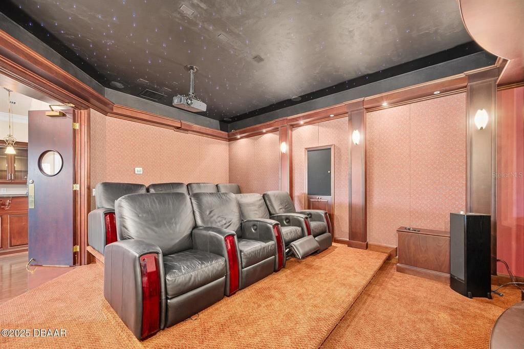 For Sale: $2,250,000 (5 beds, 6 baths, 8010 Square Feet)