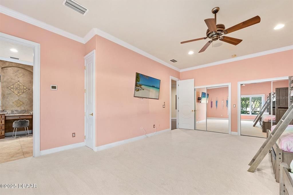 For Sale: $2,250,000 (5 beds, 6 baths, 8010 Square Feet)