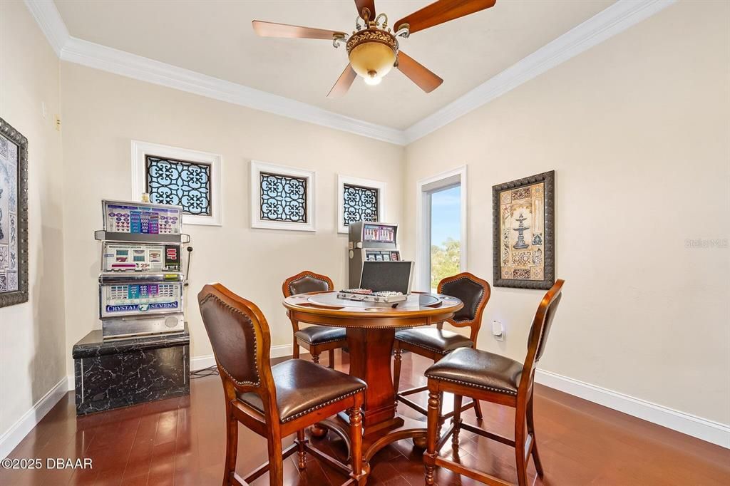 For Sale: $2,250,000 (5 beds, 6 baths, 8010 Square Feet)