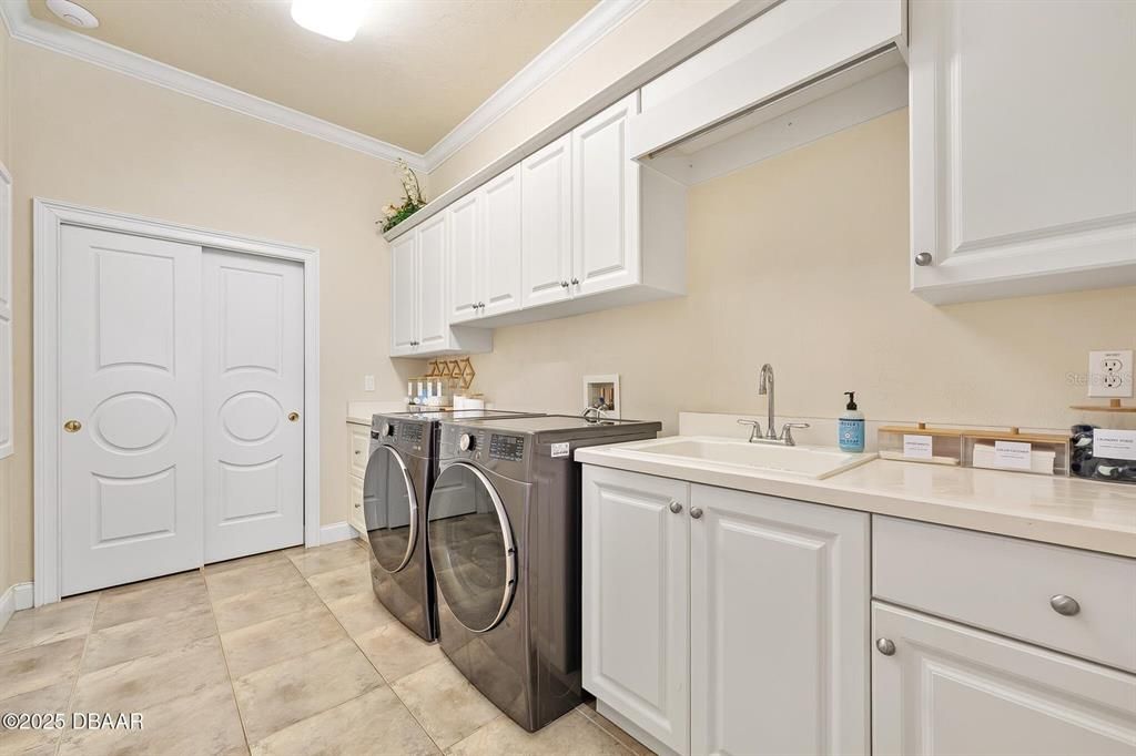 For Sale: $2,250,000 (5 beds, 6 baths, 8010 Square Feet)