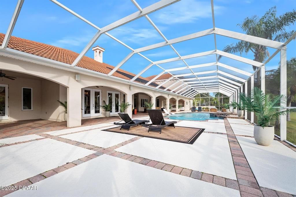 For Sale: $2,250,000 (5 beds, 6 baths, 8010 Square Feet)