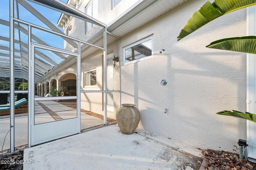 For Sale: $2,250,000 (5 beds, 6 baths, 8010 Square Feet)