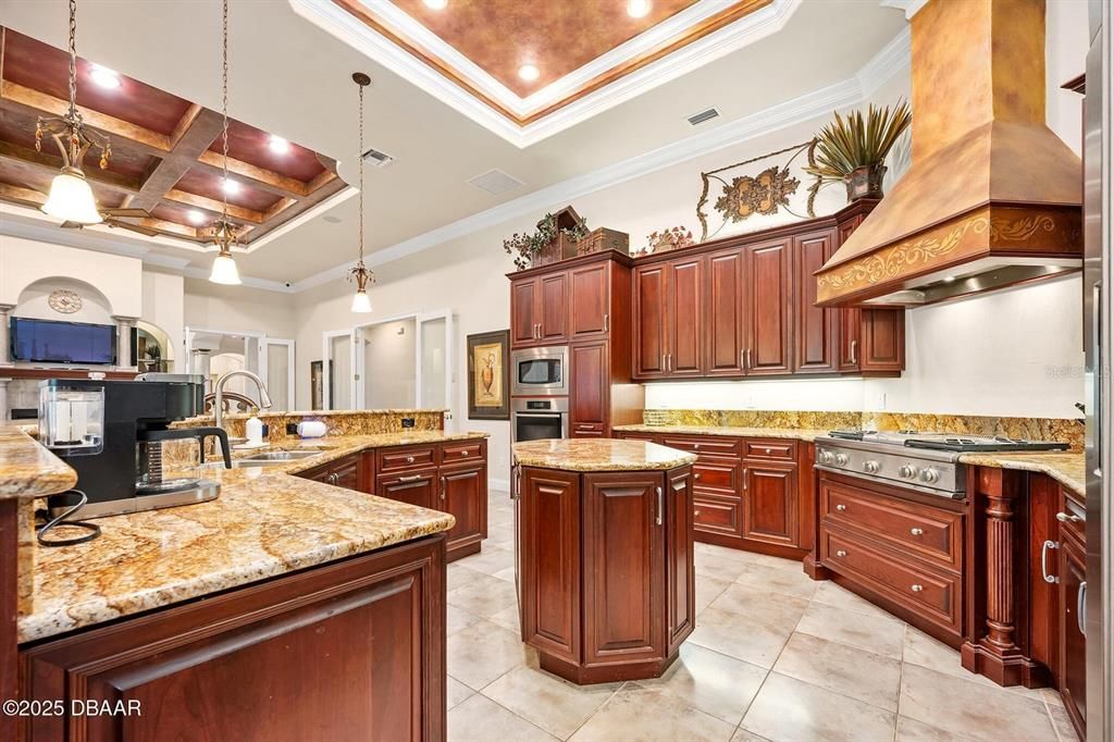 For Sale: $2,250,000 (5 beds, 6 baths, 8010 Square Feet)