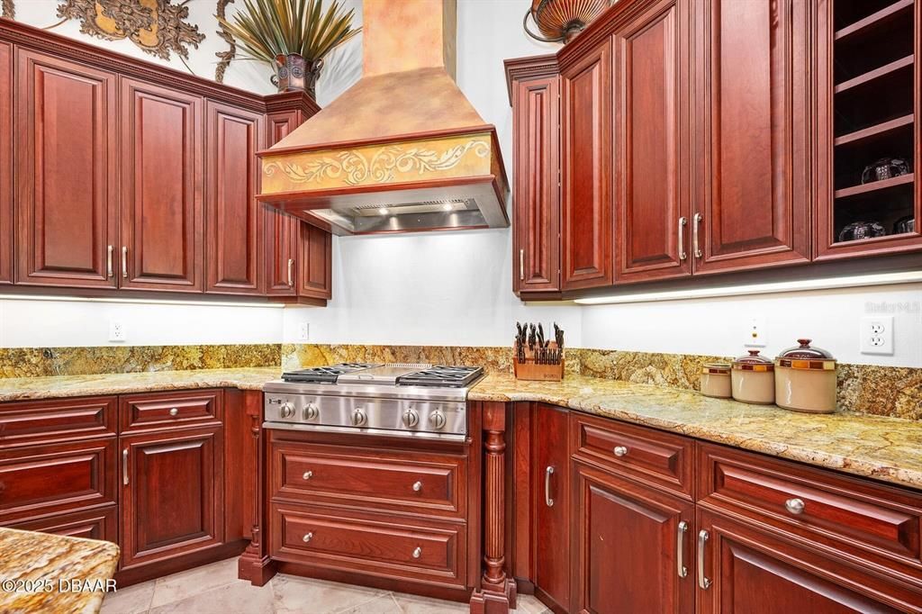 For Sale: $2,250,000 (5 beds, 6 baths, 8010 Square Feet)