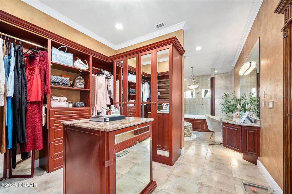 For Sale: $2,250,000 (5 beds, 6 baths, 8010 Square Feet)