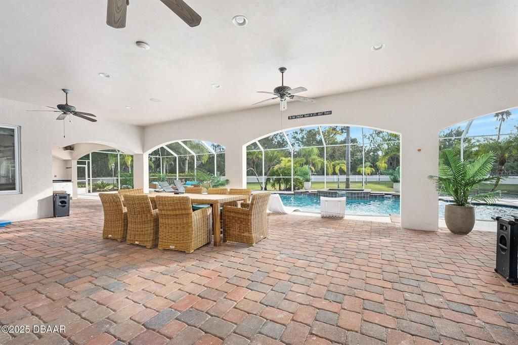 For Sale: $2,250,000 (5 beds, 6 baths, 8010 Square Feet)