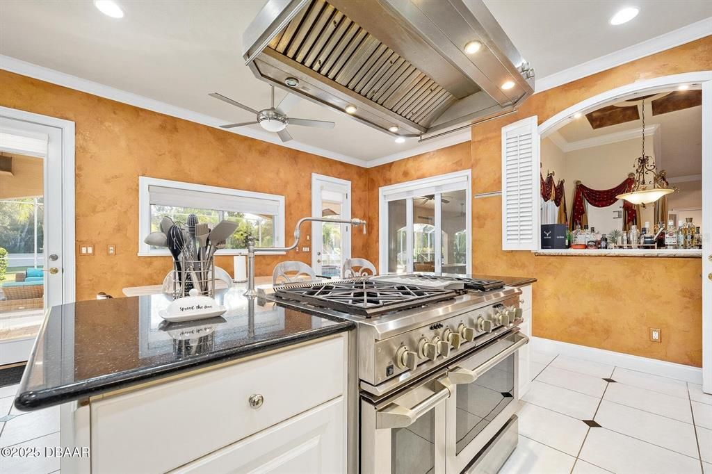 For Sale: $2,250,000 (5 beds, 6 baths, 8010 Square Feet)