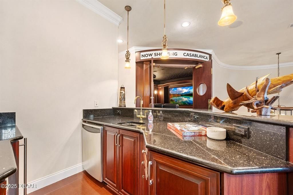 For Sale: $2,250,000 (5 beds, 6 baths, 8010 Square Feet)