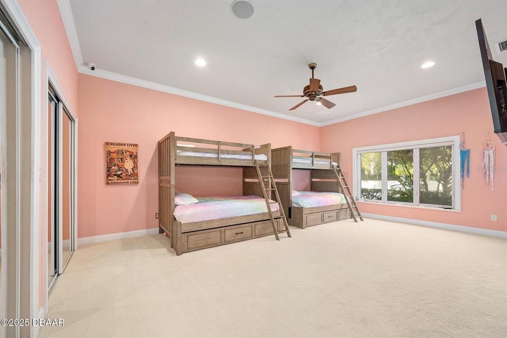 For Sale: $2,250,000 (5 beds, 6 baths, 8010 Square Feet)