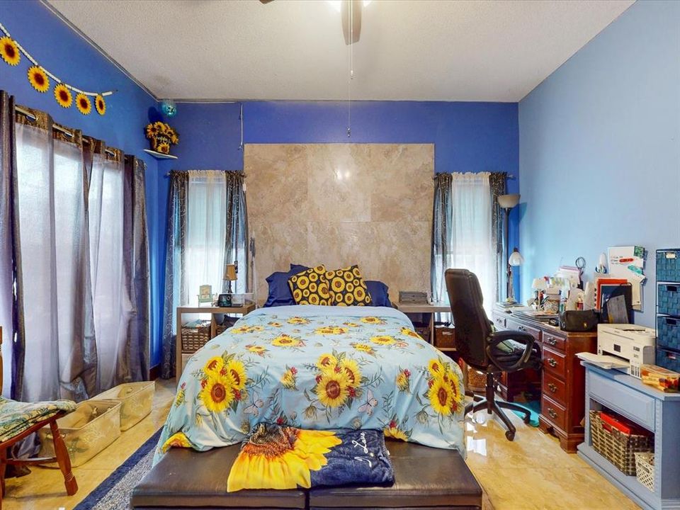 На продажу: $599,999 (6 спален, 3 ванн, 2399 Квадратных фут)
