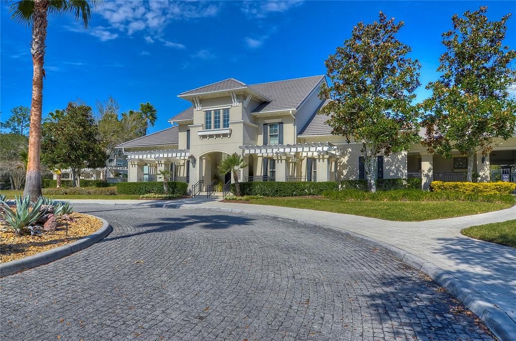 Под контрактом: $549,900 (3 спален, 2 ванн, 2073 Квадратных фут)