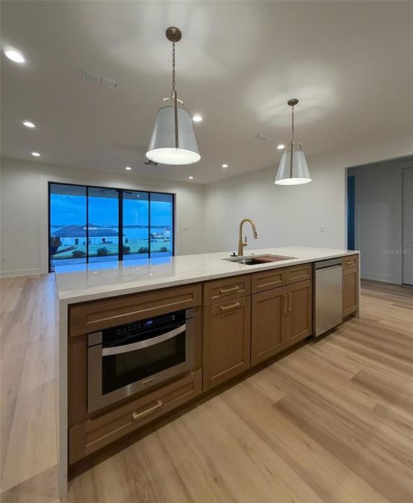 На продажу: $534,900 (3 спален, 2 ванн, 1837 Квадратных фут)