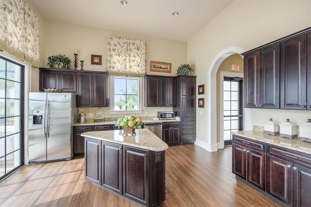 For Sale: $534,900 (3 beds, 2 baths, 1837 Square Feet)