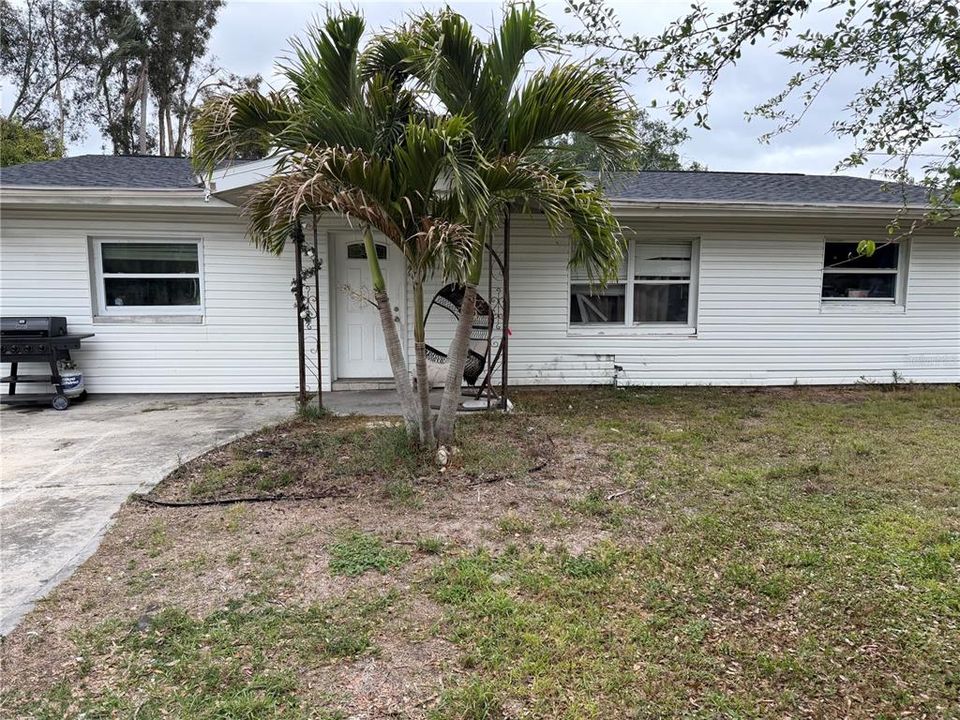 Active With Contract: $300,000 (3 beds, 2 baths, 1498 Square Feet)