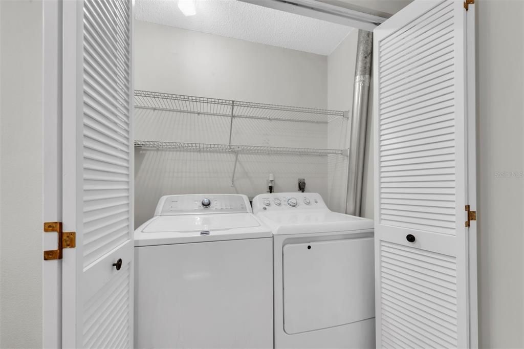 For Sale: $119,900 (2 beds, 2 baths, 864 Square Feet)