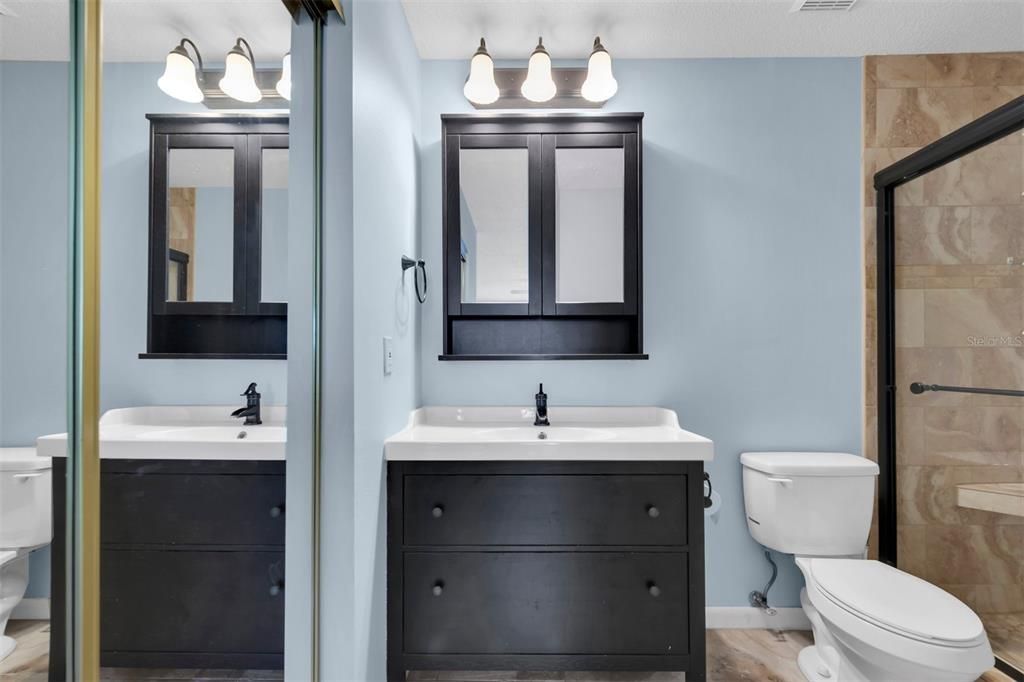 For Sale: $119,900 (2 beds, 2 baths, 864 Square Feet)