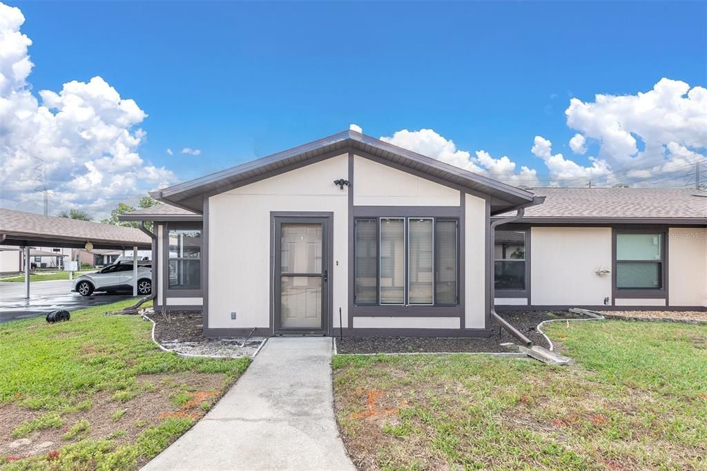 For Sale: $119,900 (2 beds, 2 baths, 864 Square Feet)