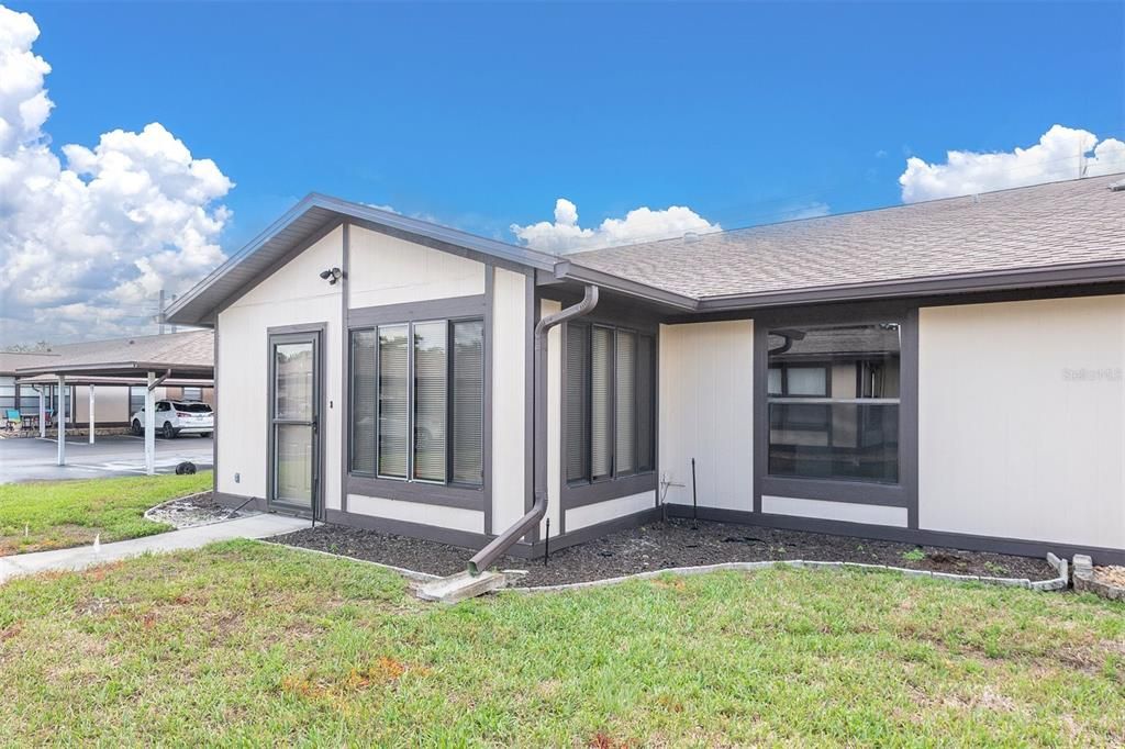 For Sale: $119,900 (2 beds, 2 baths, 864 Square Feet)