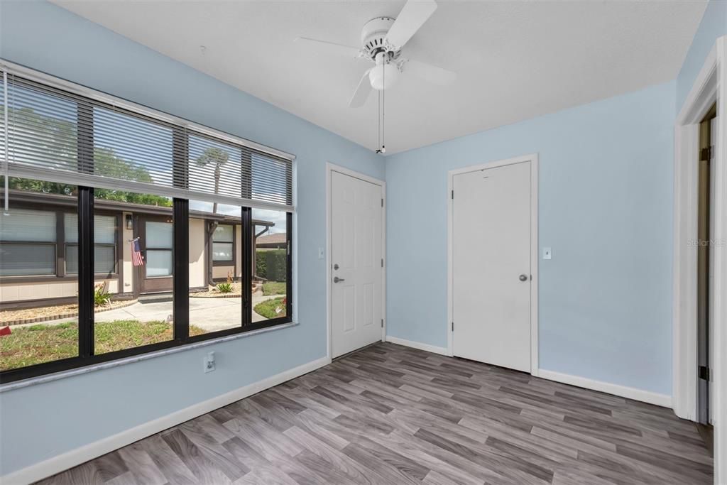 For Sale: $119,900 (2 beds, 2 baths, 864 Square Feet)