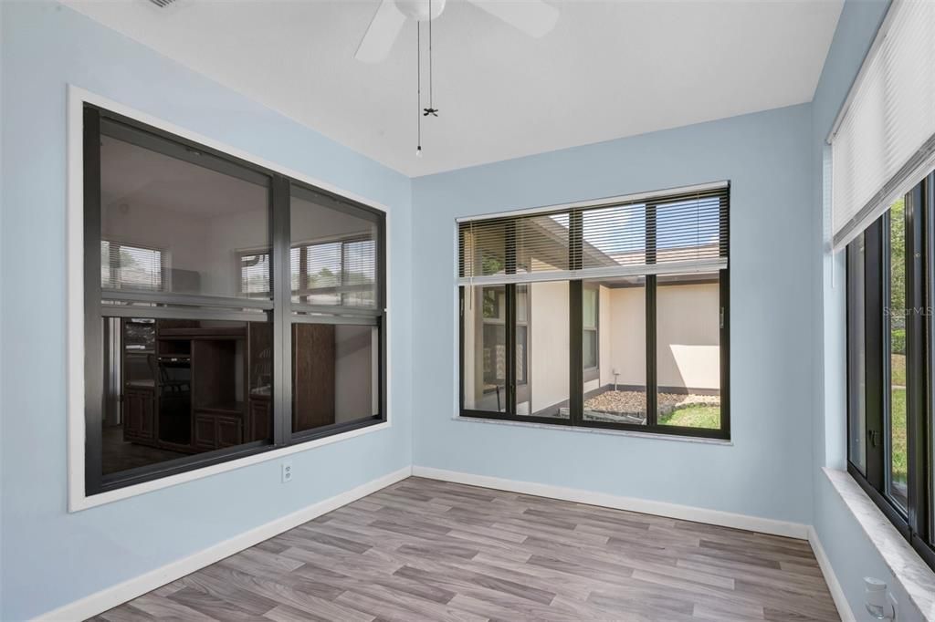 For Sale: $119,900 (2 beds, 2 baths, 864 Square Feet)