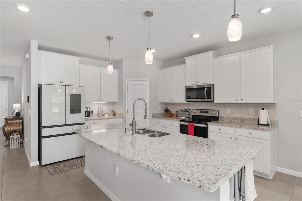 Active With Contract: $340,000 (4 beds, 2 baths, 1981 Square Feet)