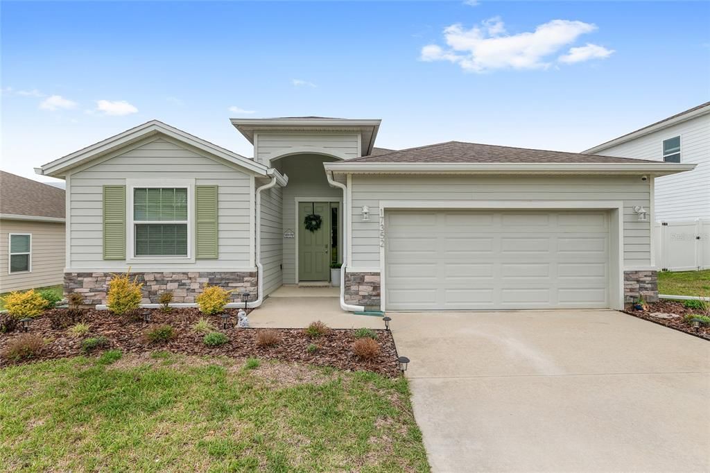 Active With Contract: $340,000 (4 beds, 2 baths, 1981 Square Feet)