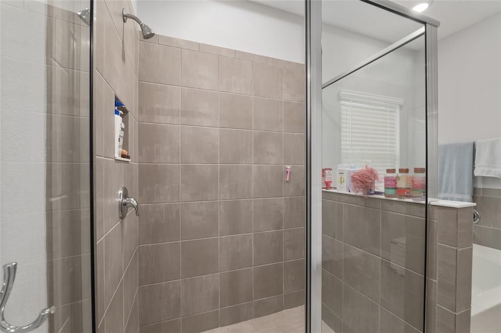 Active With Contract: $340,000 (4 beds, 2 baths, 1981 Square Feet)