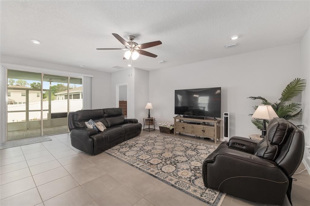 Active With Contract: $340,000 (4 beds, 2 baths, 1981 Square Feet)