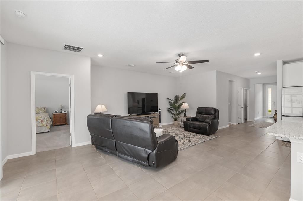 Active With Contract: $340,000 (4 beds, 2 baths, 1981 Square Feet)