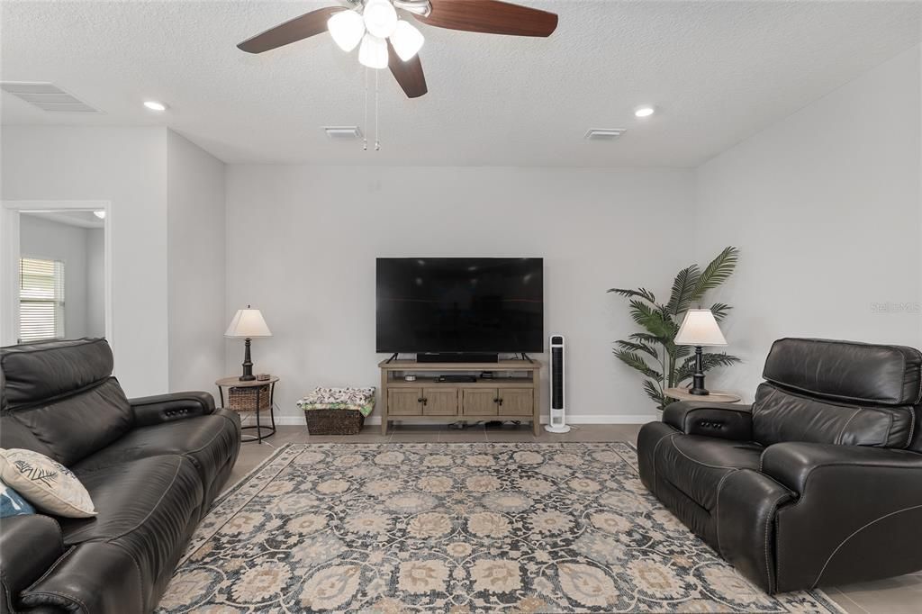 Active With Contract: $340,000 (4 beds, 2 baths, 1981 Square Feet)