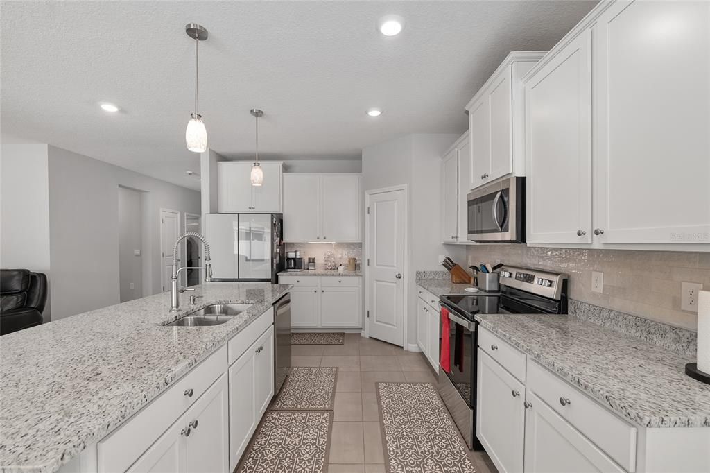 Active With Contract: $340,000 (4 beds, 2 baths, 1981 Square Feet)