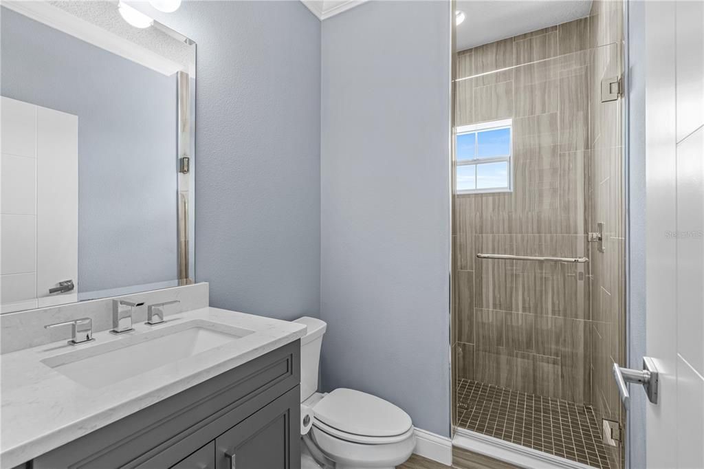 Activo con contrato: $895,000 (7 camas, 5 baños, 3863 Pies cuadrados)