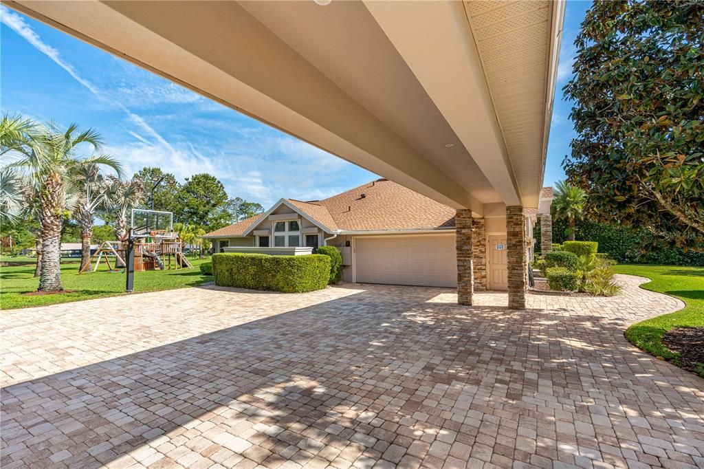 Activo con contrato: $895,000 (7 camas, 5 baños, 3863 Pies cuadrados)