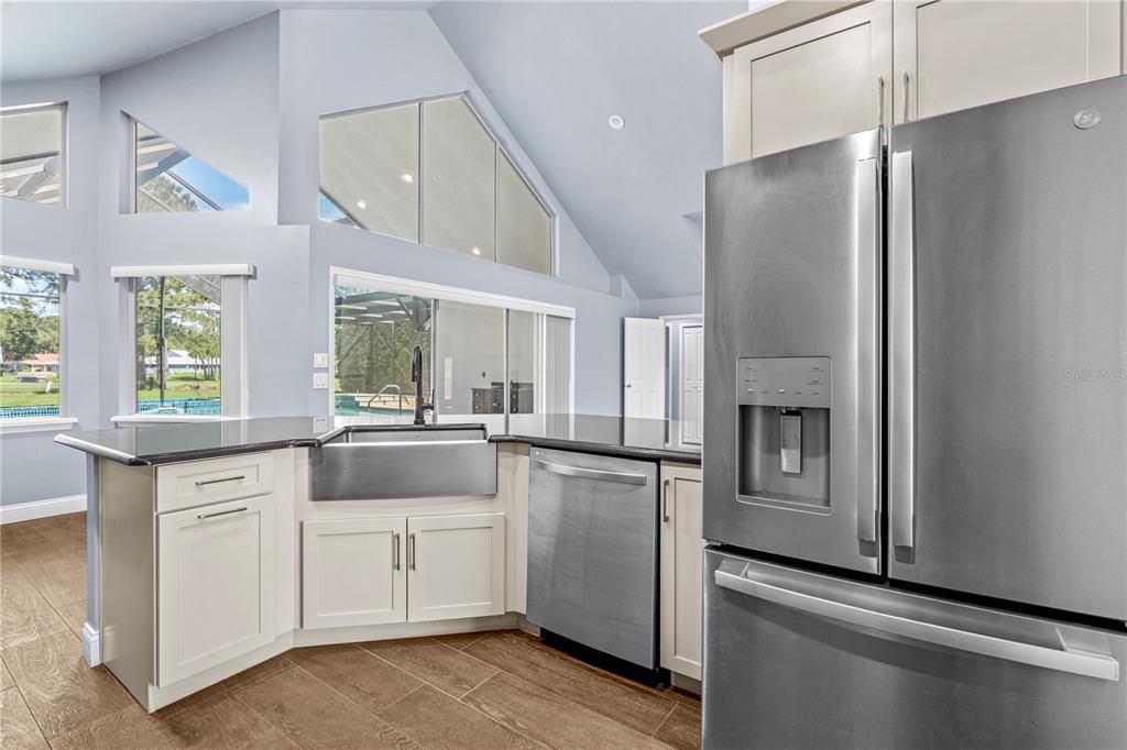 Activo con contrato: $895,000 (7 camas, 5 baños, 3863 Pies cuadrados)