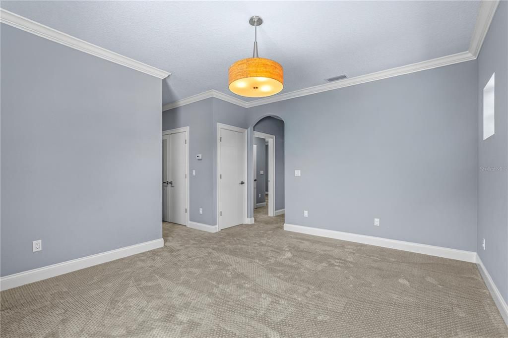Activo con contrato: $895,000 (7 camas, 5 baños, 3863 Pies cuadrados)