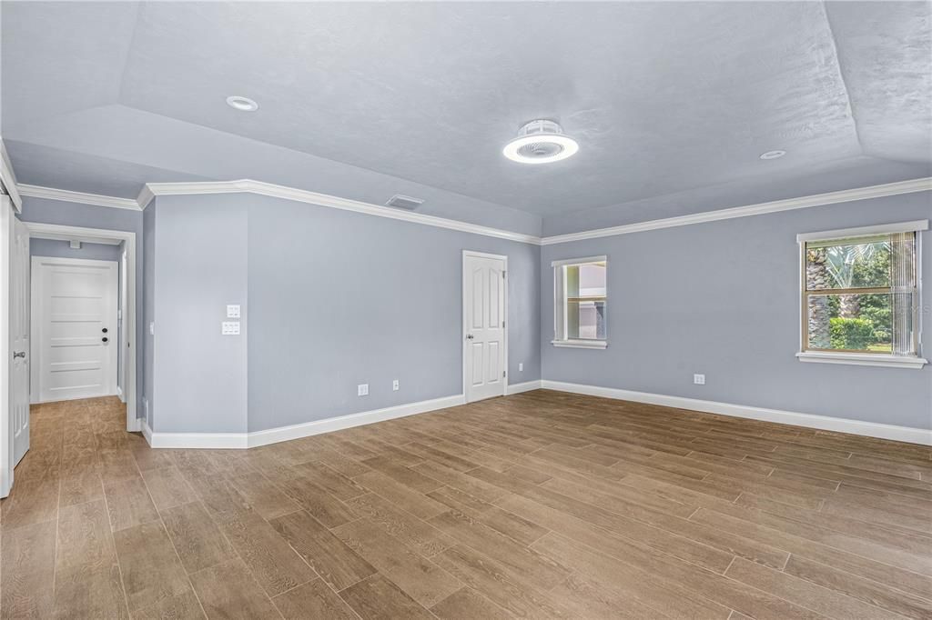 Activo con contrato: $895,000 (7 camas, 5 baños, 3863 Pies cuadrados)