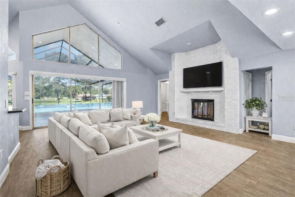 Activo con contrato: $895,000 (7 camas, 5 baños, 3863 Pies cuadrados)