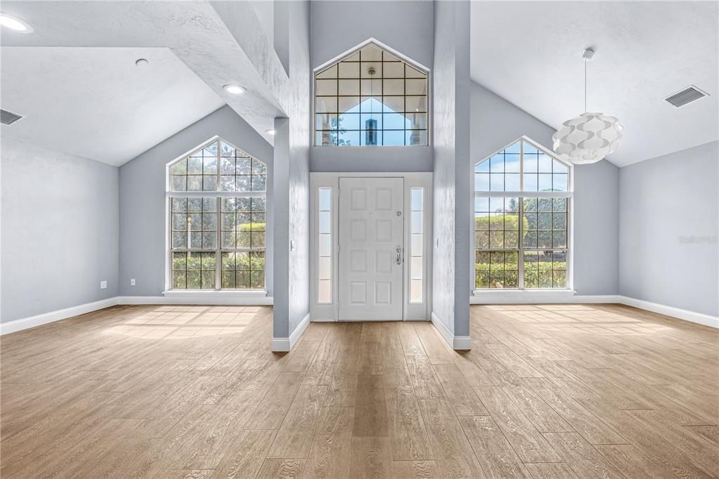 Activo con contrato: $895,000 (7 camas, 5 baños, 3863 Pies cuadrados)