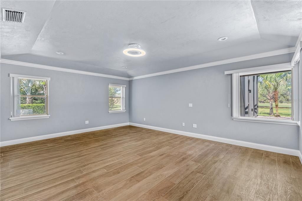 Activo con contrato: $895,000 (7 camas, 5 baños, 3863 Pies cuadrados)