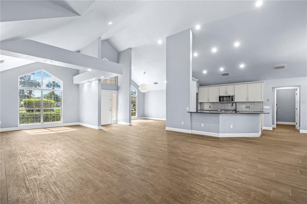 Activo con contrato: $895,000 (7 camas, 5 baños, 3863 Pies cuadrados)