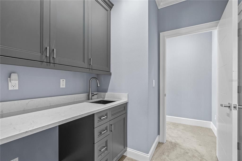 Activo con contrato: $895,000 (7 camas, 5 baños, 3863 Pies cuadrados)